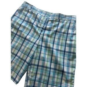 IZOD Woman’s Golf Chino Shorts Size 12